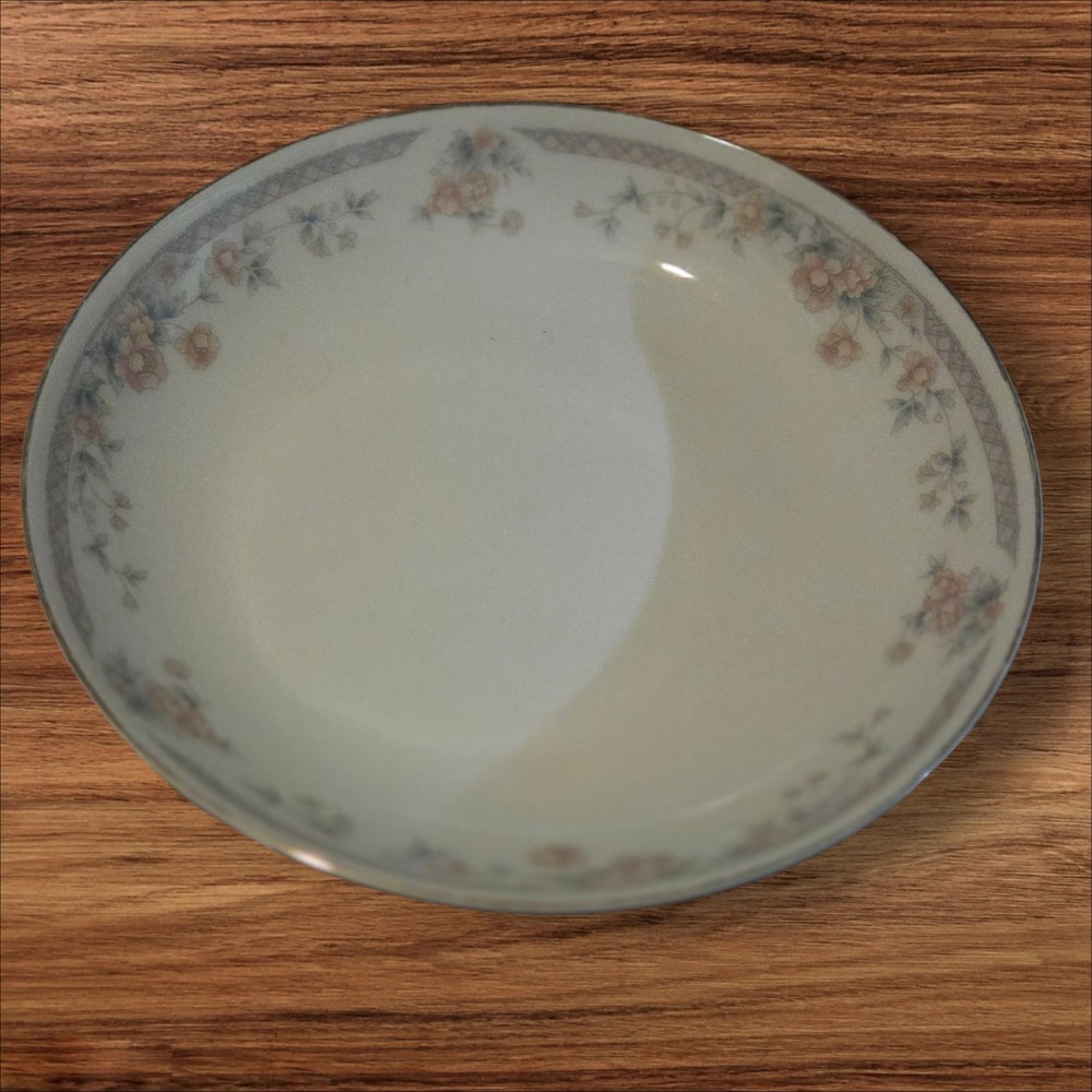 Shanghai Chinaβ Rimmed Soup Plate 8" Floral Rose Lattice Gold Trim Vintage - Picture 2 of 4
